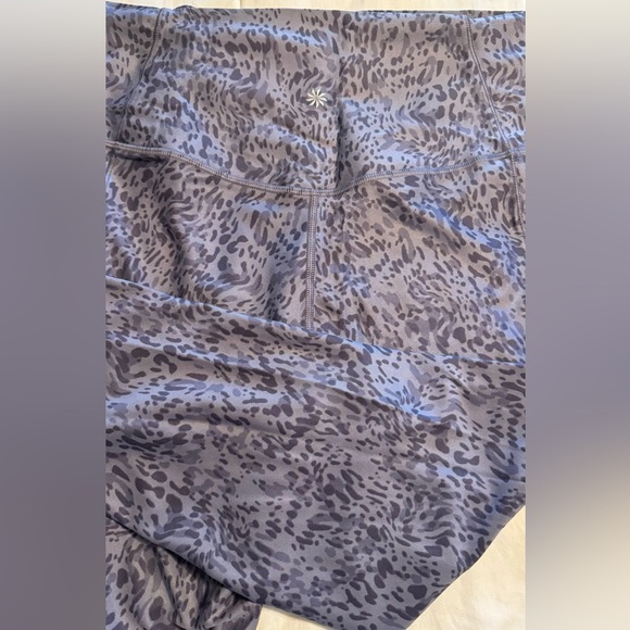 Athleta Stash Pocket Capri, size L - Picture 2 of 3